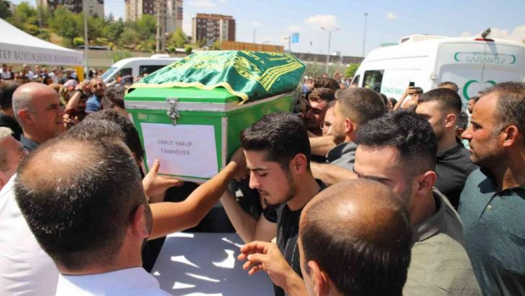 Gaziantep'teki feci kazada ölen İHA muhabiri ve 3 sağlık çalışanı için tören düzenlendi