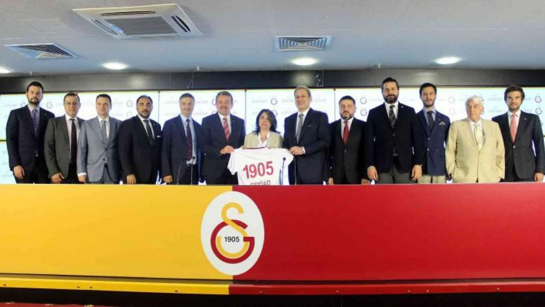 GSYİAD, Galatasaray Erkek Voleybol Takımı'na forma sponsoru oldu