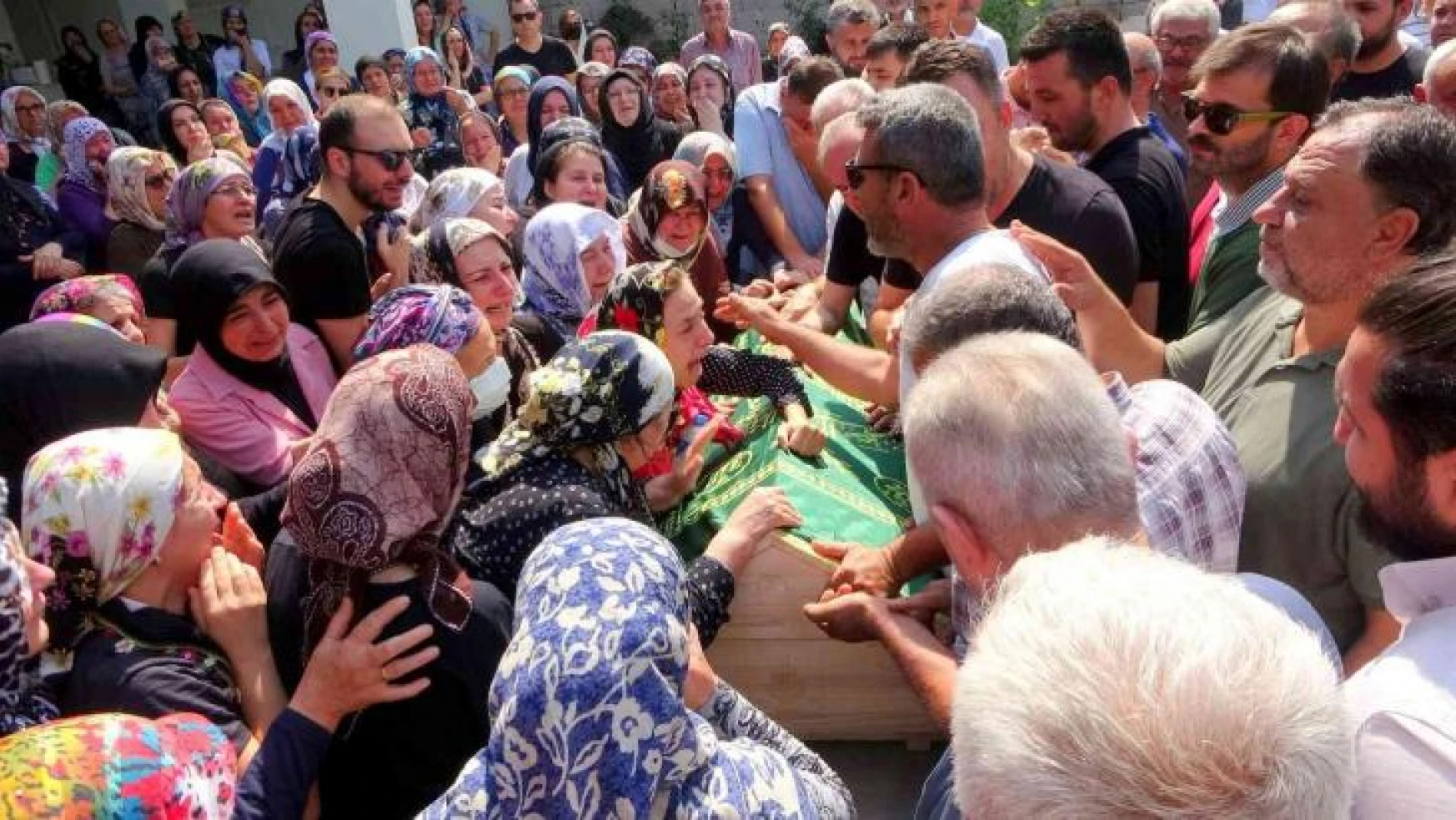 Helikopter kazasında hayatını kaybeden Serhat Kenar'ın ailesi gözyaşlarına boğuldu