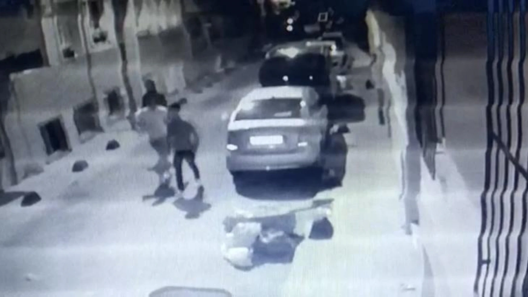 İstanbul'da maganda dehşeti kamerada: Kurşun mutfaktan içeriye girdi