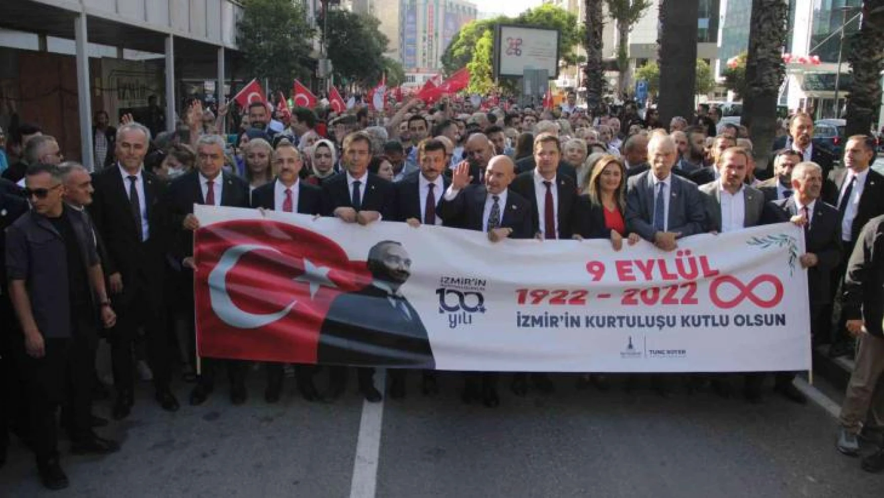 İzmir'de 9 Eylül coşkusu Zafer Yürüyüşü ile başladı