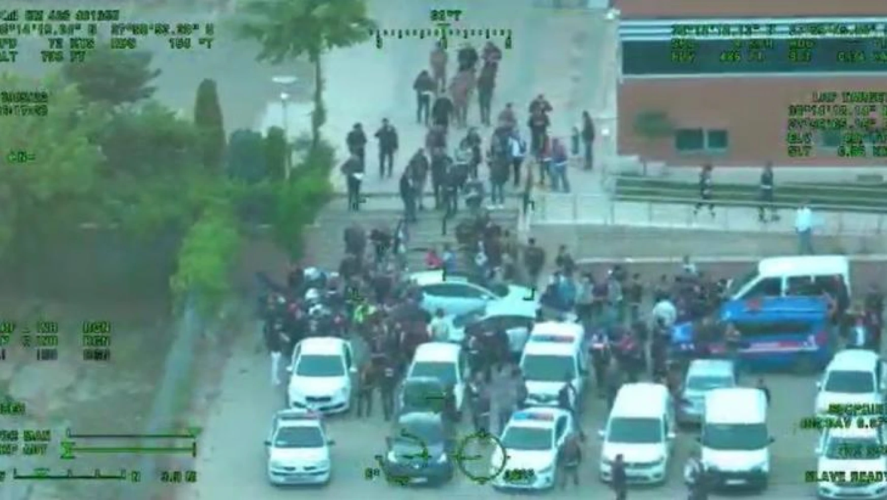 İzmir'de film sahnelerini aratmayan operasyonda, uyuşturucu tacirleri yakalandı