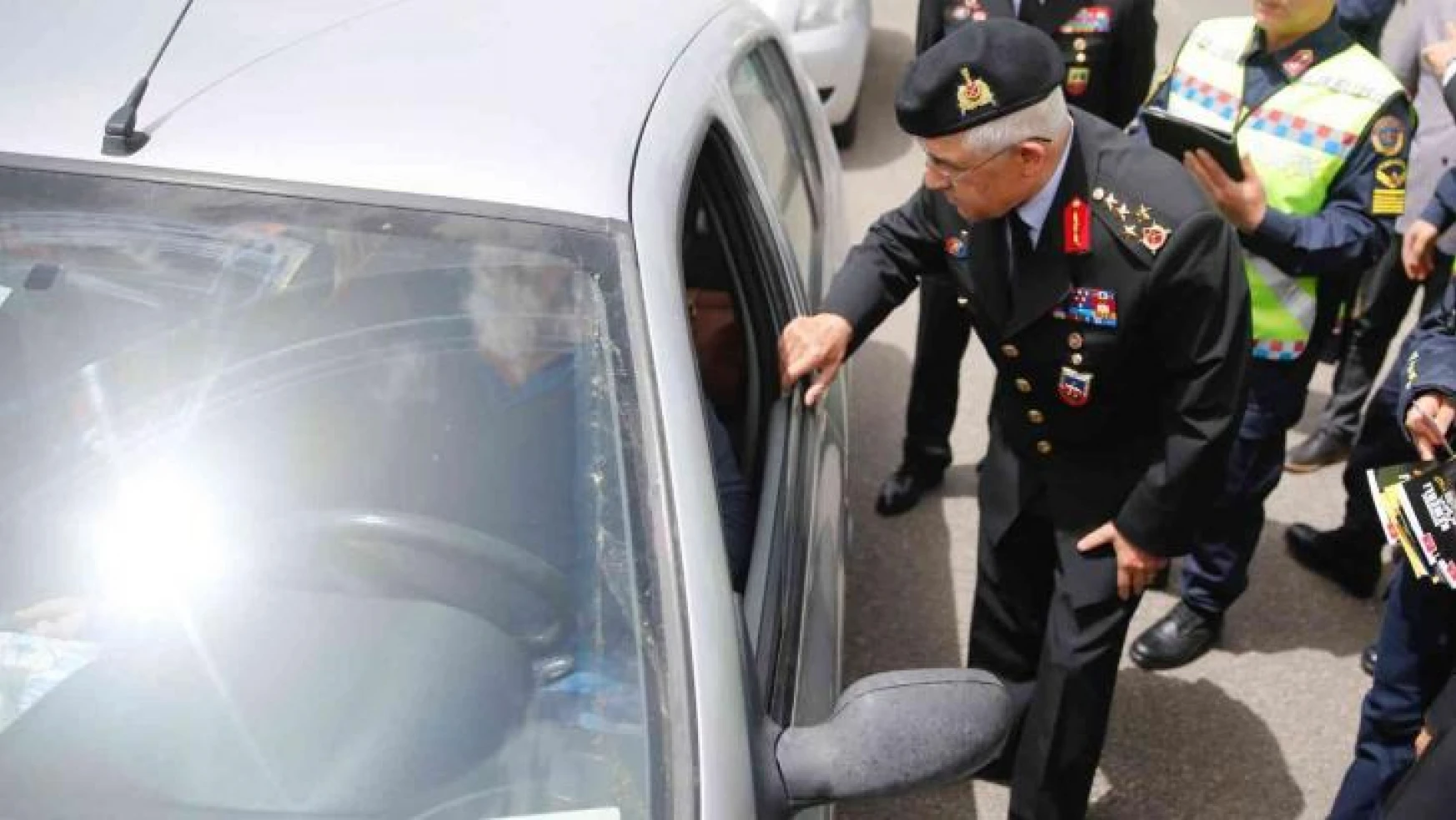 Jandarma Genel Komutanı Çetin: '208 bin personelle yollardayız'
