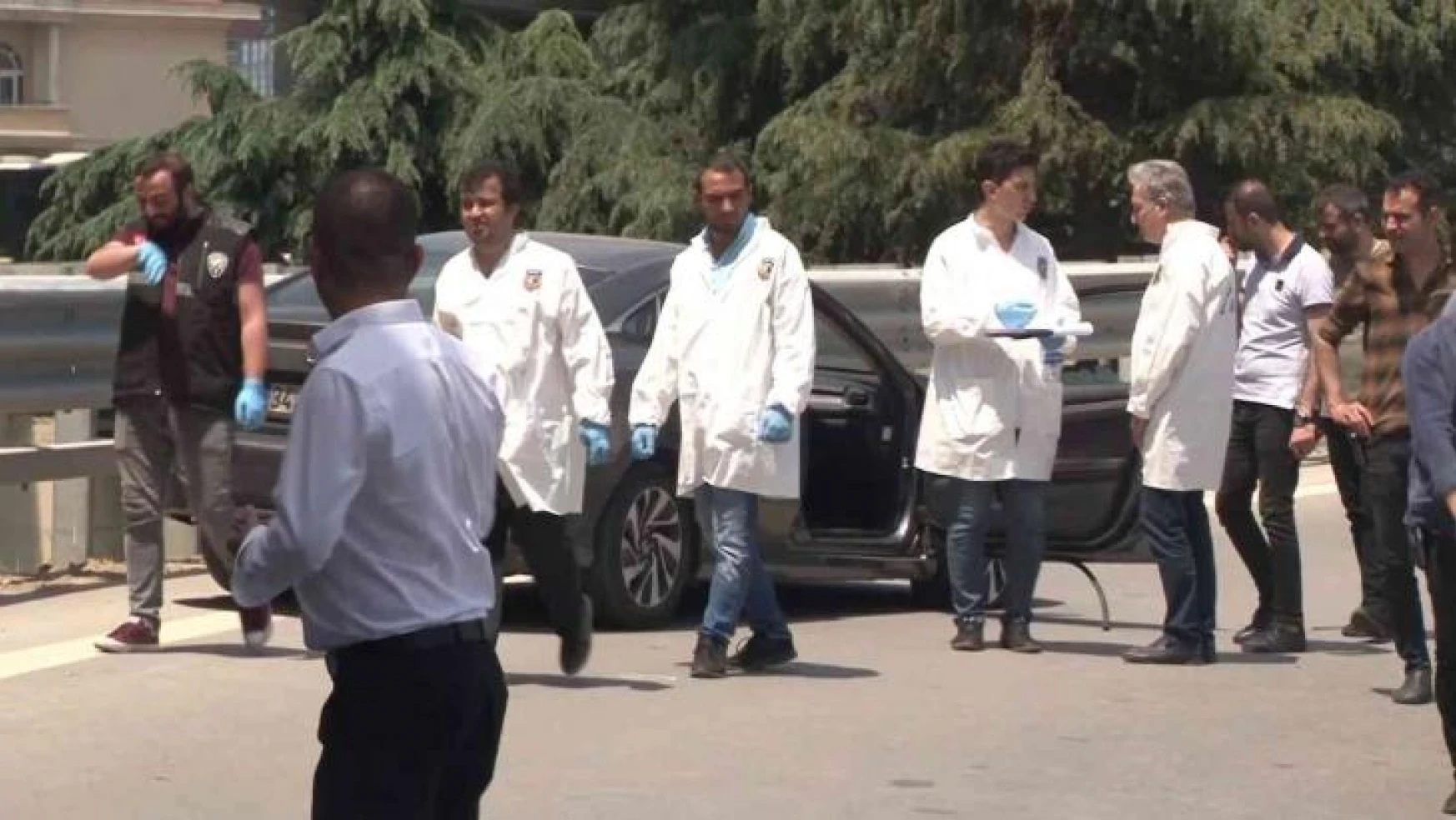 Kapalıçarşı'dan takip ettikleri otomobili Kadıköy'de kurşunladılar: 1 yaralı
