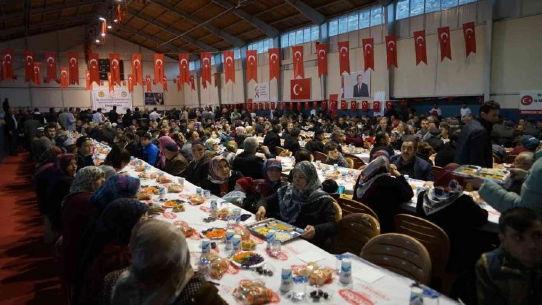 Kastamonu'da 2 bin kişilik iftar sofrası kuruldu