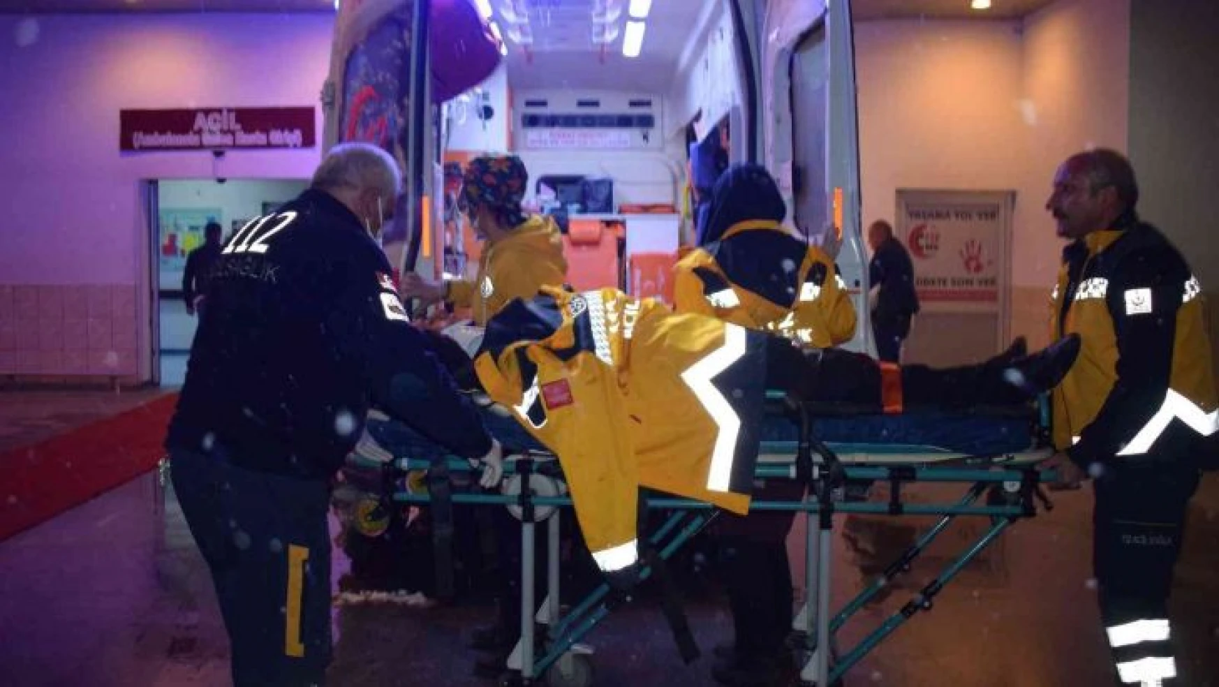 Malatya'da kontrolden çıkan yolcu otobüsü devrildi: 2 yaralı