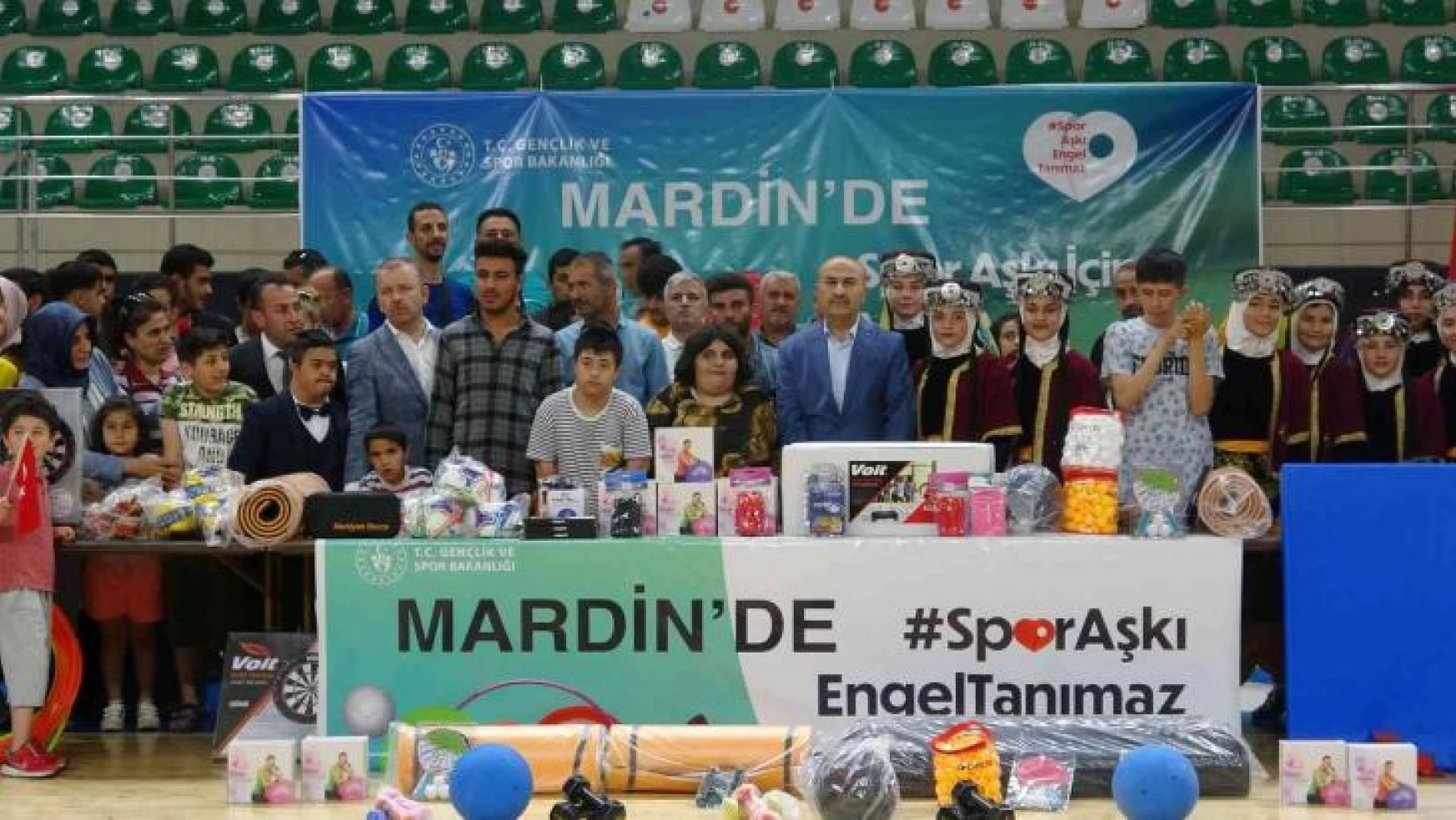 Mardin'de özel gereksinimli çocuklara spor malzemesi dağıtıldı