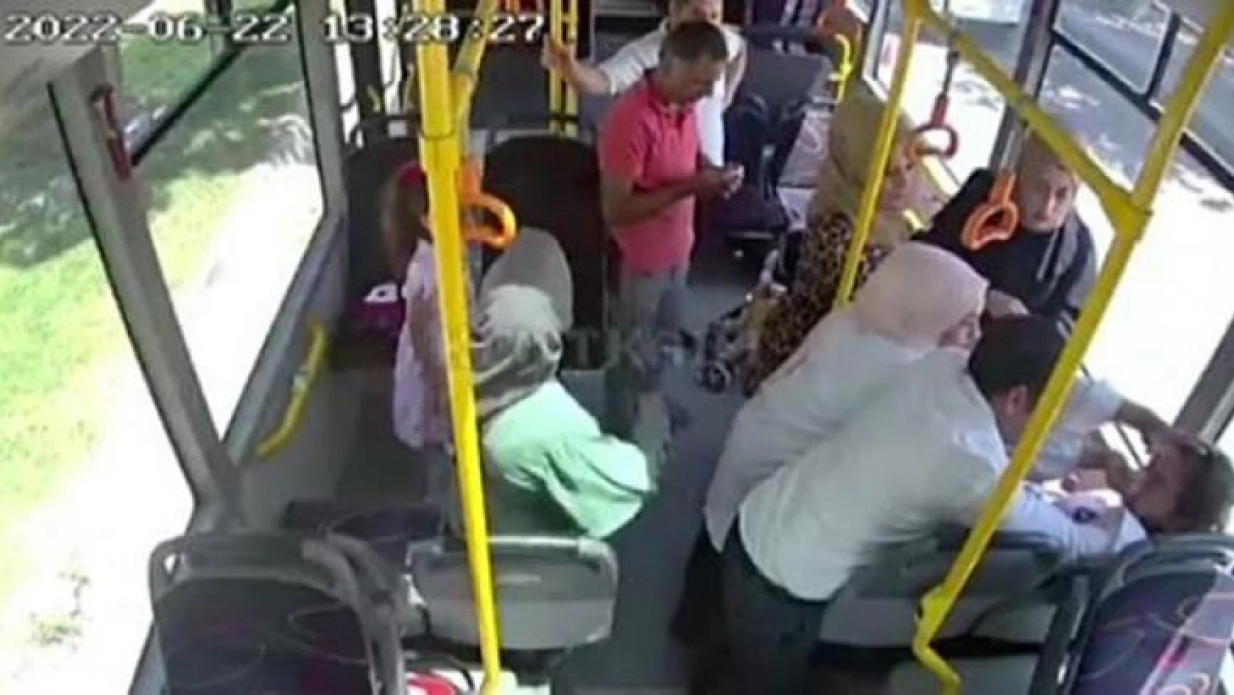 Otobüs şoförü baygınlık geçiren kız çocuğunu hastaneye yetiştirdi