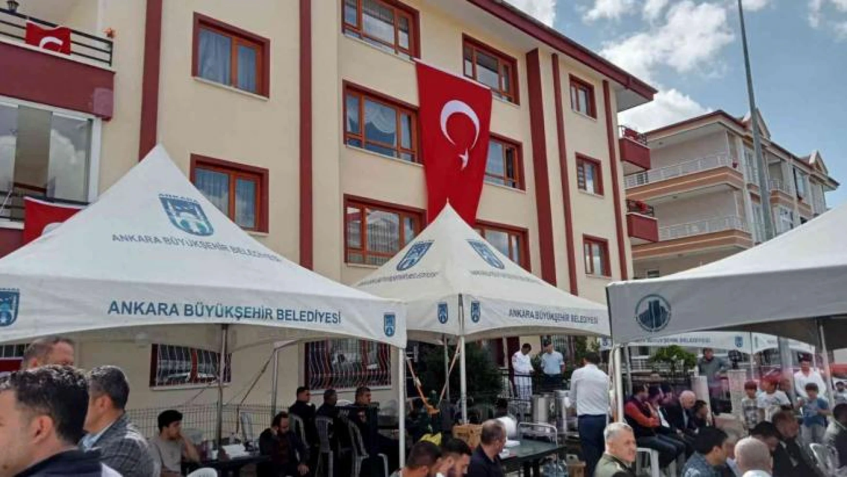 Şehit Onur Doğan'ın baba evi Türk bayraklarıyla donatıldı