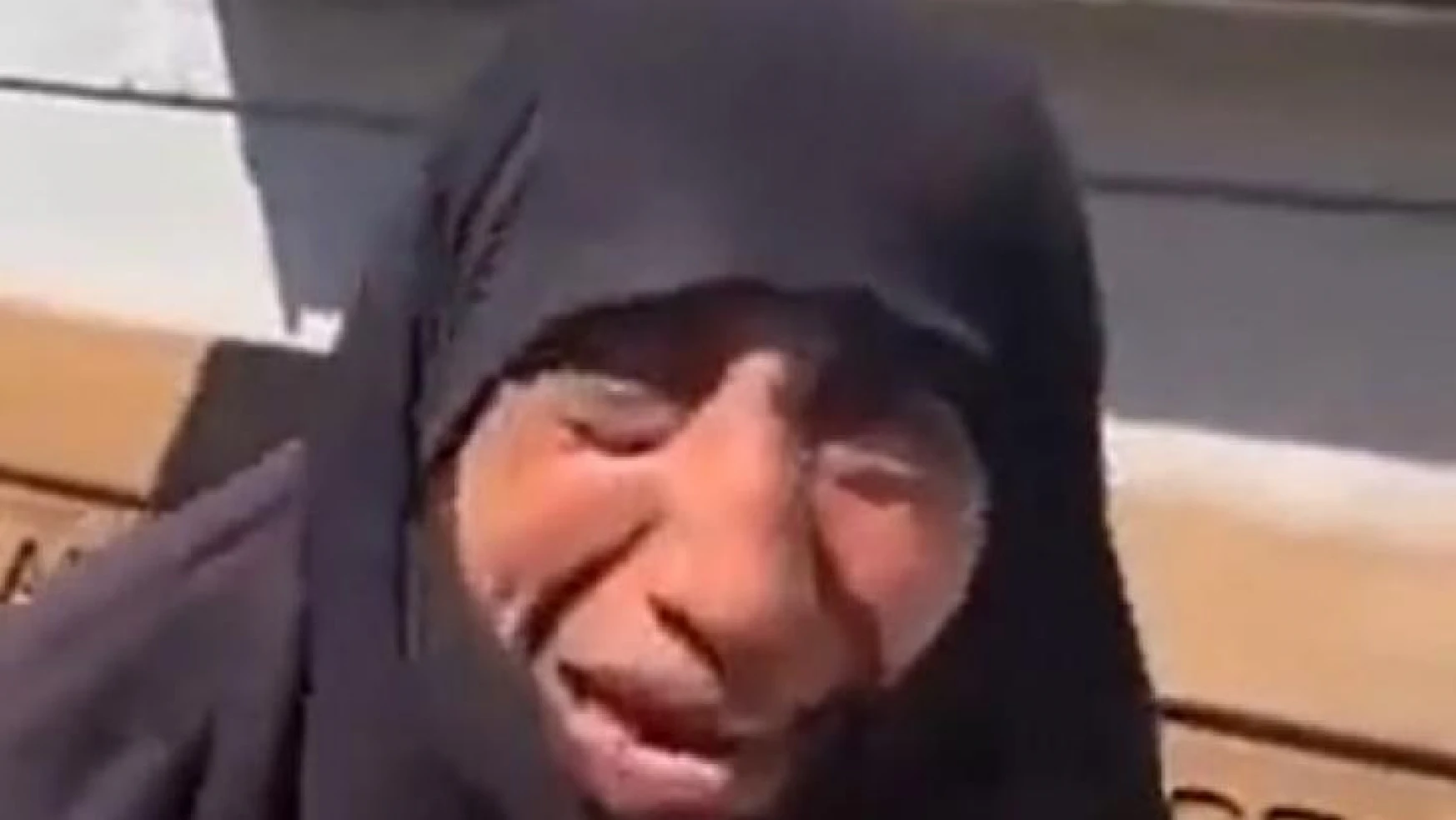 Suriyeli yaşlı kadına tekmeli saldırı