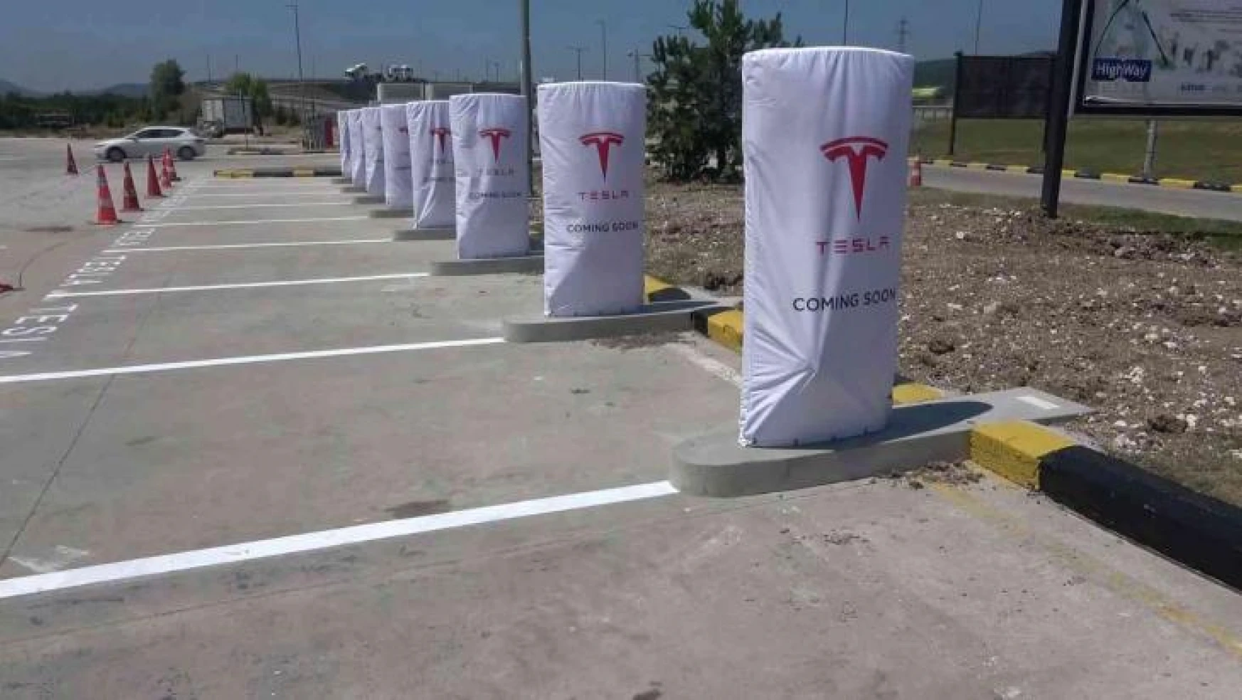 Tesla otomobil sahipleri şarj istasyonunu mangal partisiyle kutlayacak
