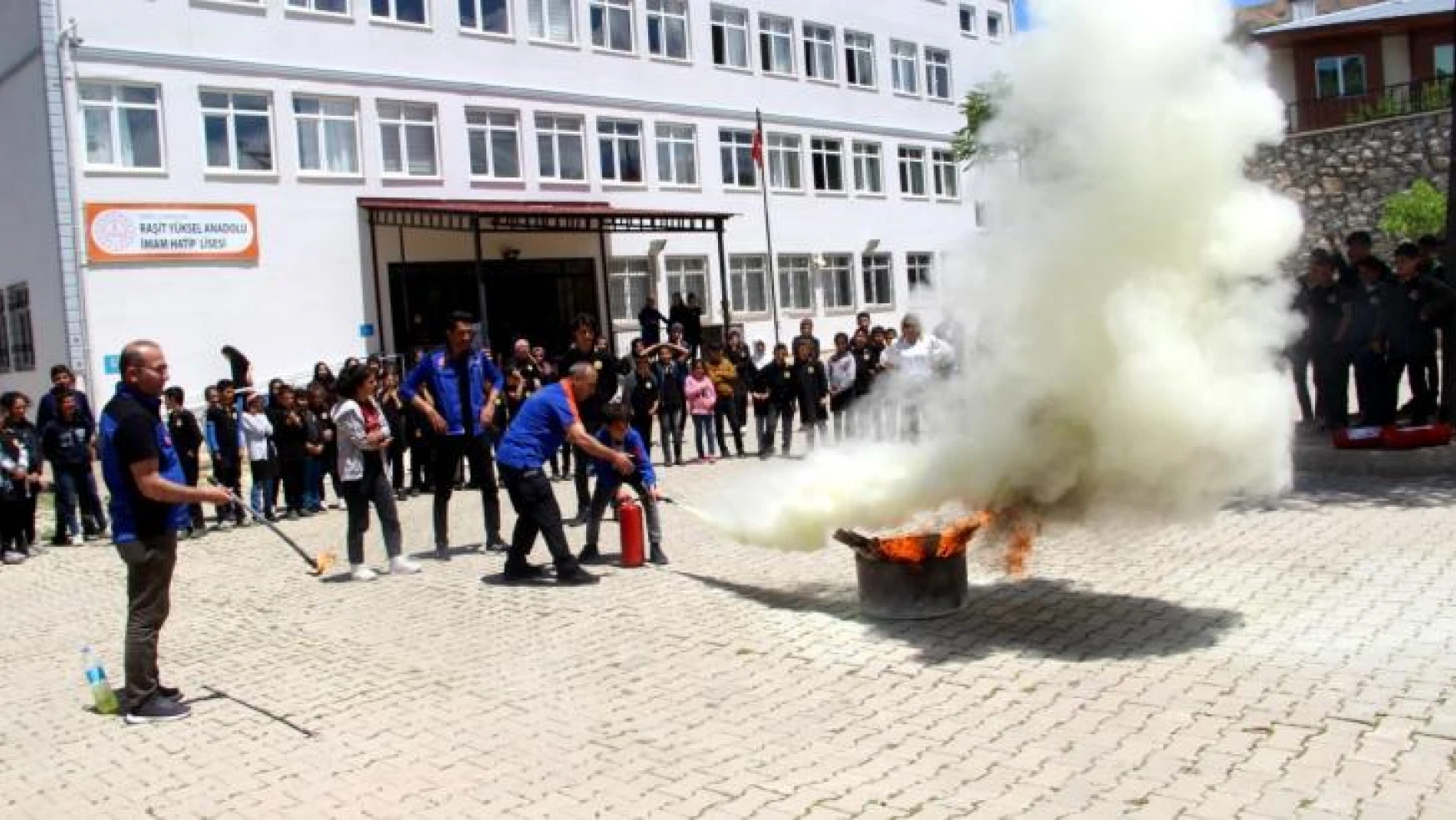 Tunceli'de deprem ve yangın tatbikatı gerçekleştirildi