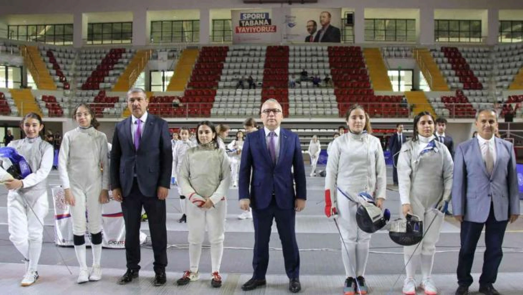Türkiye Eskrim Şampiyonası'nın açılış seremonisi yapıldı