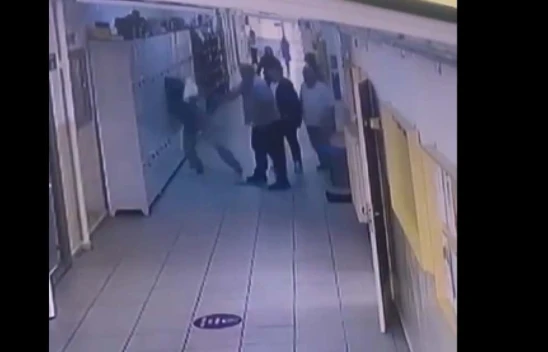 Akran zorbalığına karşı duran öğretmene veli şiddeti