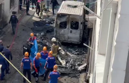 Bursa'da eğitim uçağı evlerin arasına düştü: 2 ölü
