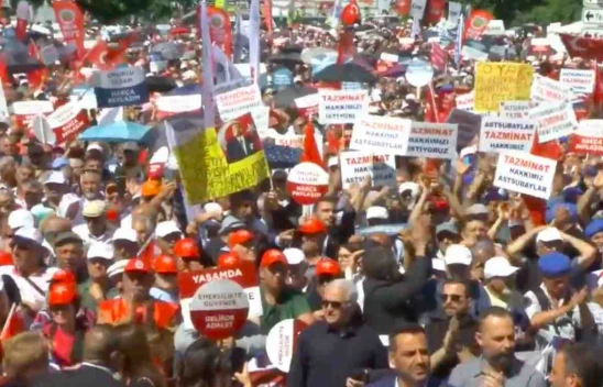 Büyük Emekli Mitingi için on binler Ankara Anadolu (Tandoğan) Meydanı'na akın etti