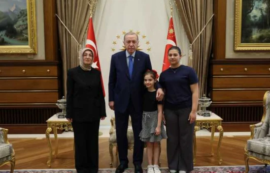 Cumhurbaşkanı Erdoğan, Sinan Ateş'in eşi Ayşe Ateş ve evlatlarıyla konuştu