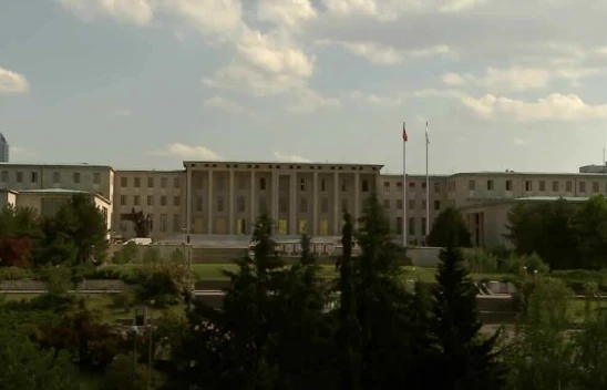 Devlet Memurları Kanunu ve bazı KHK'lerde değişiklik içeren kanun Resmi Gazete'de