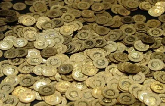 'Emeklinin cebinden her ay 5,5 çeyrek altını çaldılar'