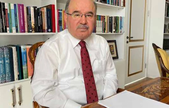 Hüseyin Çelik'ten salvolar: Sarayda ne idüğü belirsiz adamın racon kesmesine Cumhurbaşkanı nasıl müsaade ediyor?