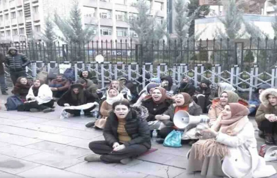 Mülakat mağduru öğretmenler MEB'in önünde eylemde