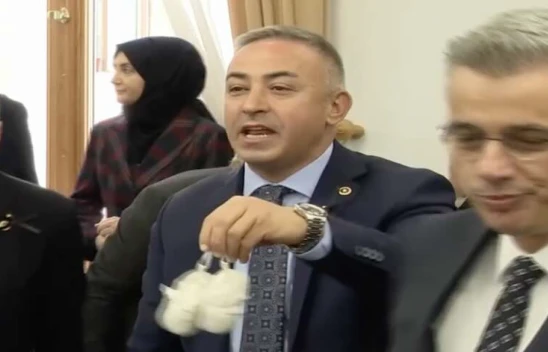 TBMM'de bakana tepki: Bu patikleri giyemeden ölen çocukların hesabını kim verecek?