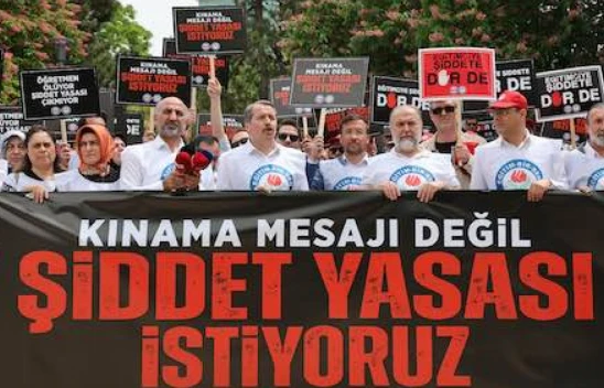 TBMM kapısında öğretmenlerden 'Şiddet yasası istiyoruz' eylemi