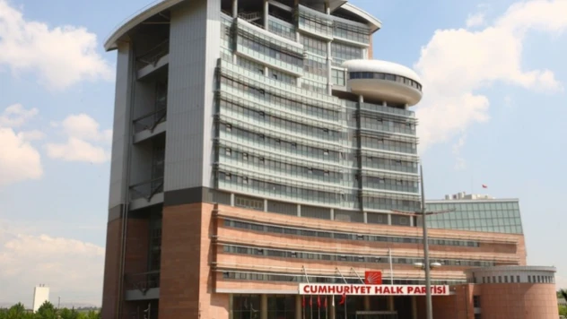 CHP'li belediyelerde eşe dosta makam dağıtma furyası hızlı başladı