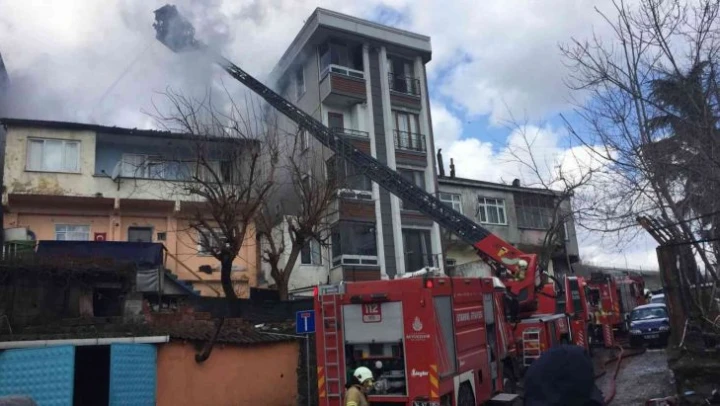 Kağıthane'de korkutan yangın