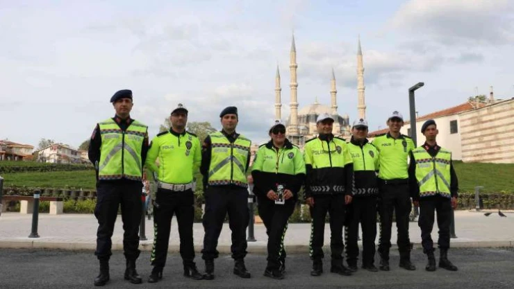 'Bayramınız Kemerli Olsun' denetiminde küçük çocuğun kemer takması takdir topladı