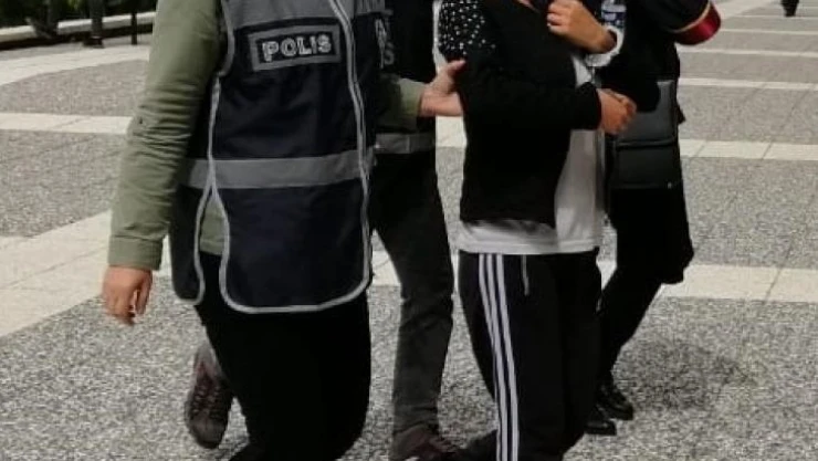 'Ben Almanya'dan akrabanızım' diyerek girdiği evdeki altınları çaldı
