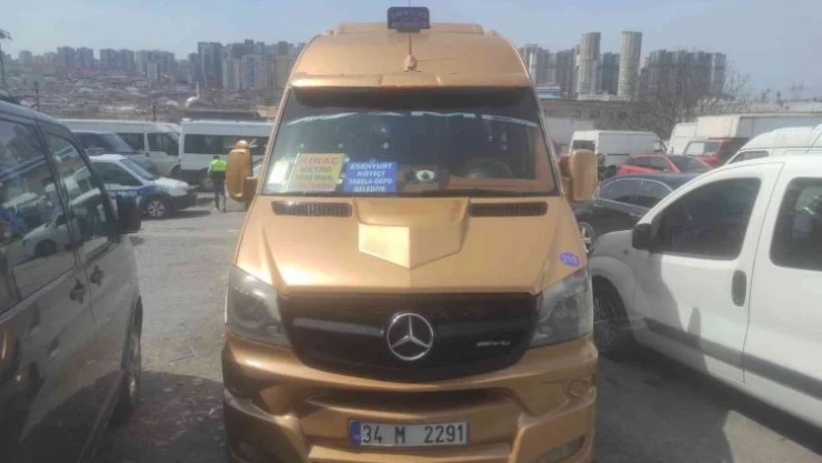 'Hız yapma' diye kendisini uyaran yolcuları araçtan indiren minibüs şoförü yakalandı