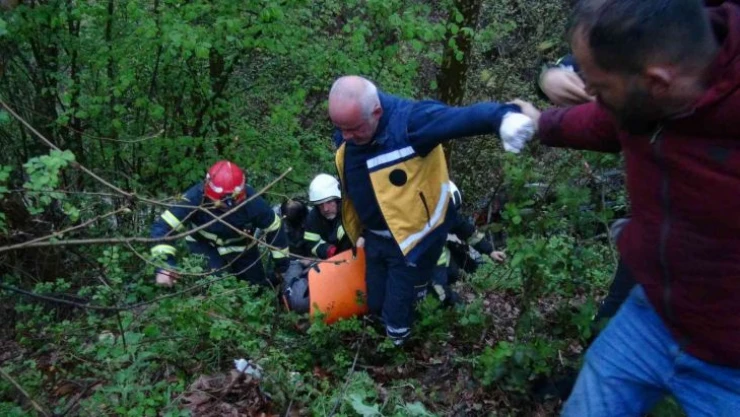 10 metre yükseklikten dereye düşen vincin operatörü güçlükle kurtarıldı