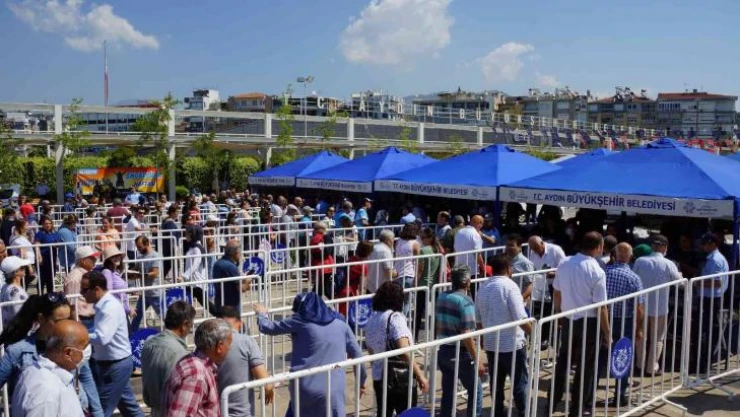 130 bin fideyi yarım saatte bitirdiler