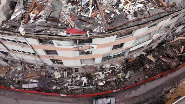 130 esnafın tahliye edildiği işhanının yıkımına başlandı