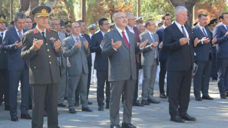 15 Temmuz şehitleri İzmir'de törenle anıldı