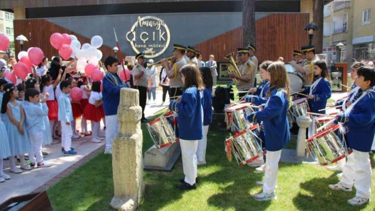 160 yıllık bandodan müze bahçesinde konser