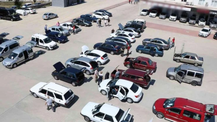 2. el otomobil pazarında bayram hareketliği