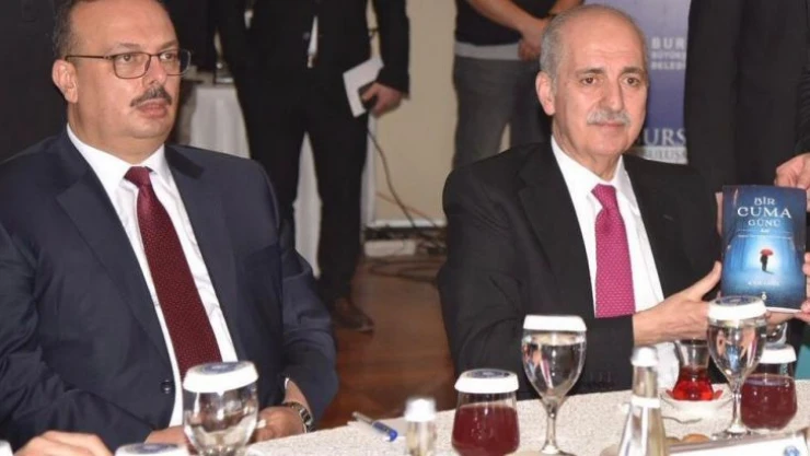 21 Yılda yazılan 'Bir Cuma günü-Ahi' Numan Kurtulmuş'a hediye edildi