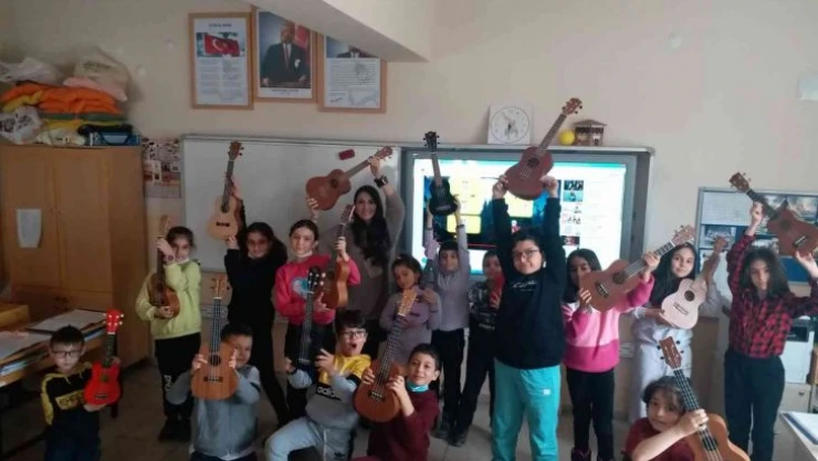 23 Nisan için özel şarkı bestelediler