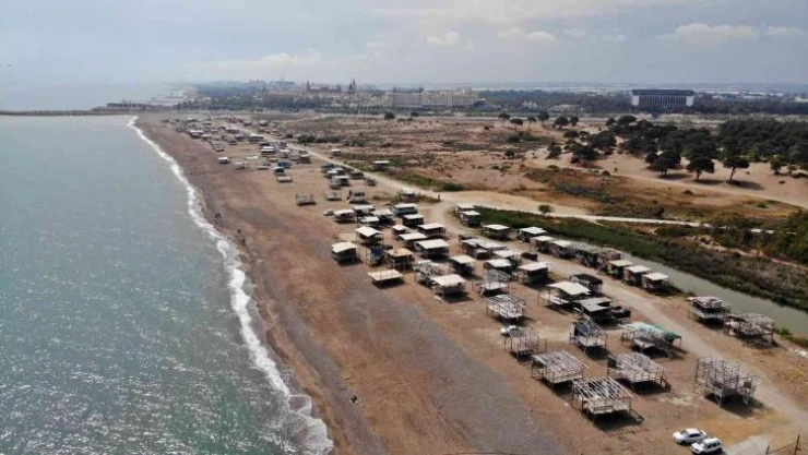 5 yıldızlı otellere komşu denize sıfır çardaklarda yıkım sessizliği