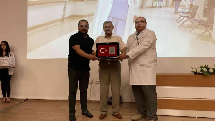 72 yaşında doktorluğa veda eden Latif Hoca: 'Doktorlarımız gitmesin, memleketin onlara ihtiyacı var'