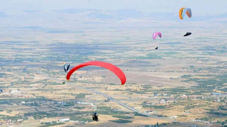 9. Akşehir XC Open Türkiye Yamaç Paraşütü Mesafe Şampiyonası ve Eğitim Yarışması başladı