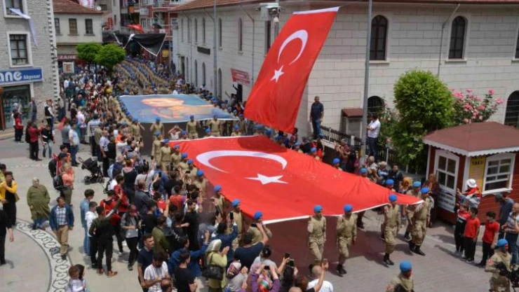 95 kilometrelik 'Atatürk ve İstiklal Yolu Yürüyüşü'ne komandolar da katıldı