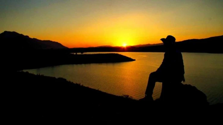 Adatepe Barajı'nda gün batımı görsel şölen sunuyor