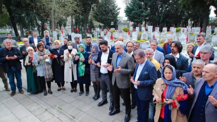 AK Parti İstanbul İl Başkanı Kabaktepe, Edirnekapı Şehitliği'ni ziyaret etti