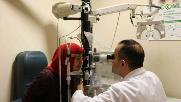 Akıllı mercek sayesinde yıllardır kullandığı gözlükten kurtuldu