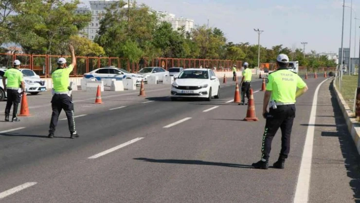 Aksaray'da karayollarında bayram denetimleri sürüyor