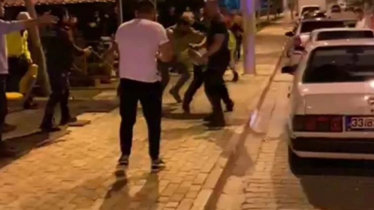 Alkollü oldukları iddia edilen 3 kişi polisleri darp etti