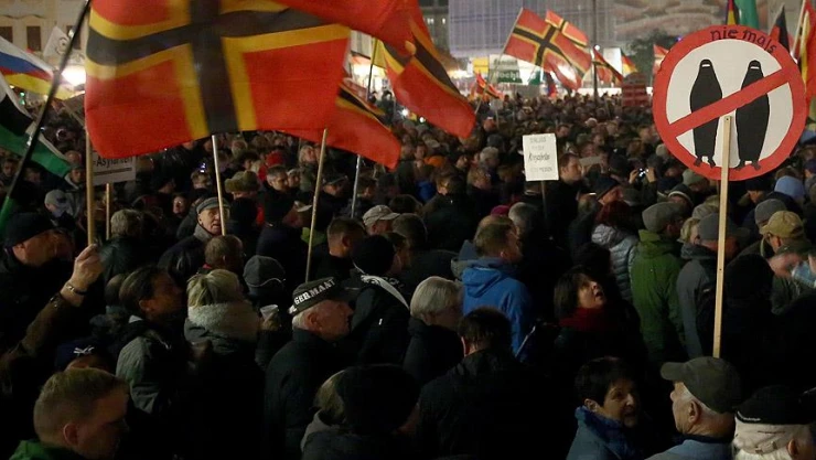 Almanya'da yabancı ve İslam karşıtı gösteri düzenlendi
